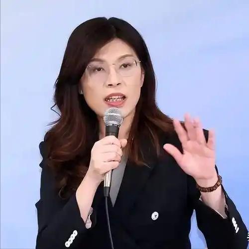 [月亮]关注郑丽文访陆的消息已经好几天了，如今她的行程已经进行到第4天，每一步都