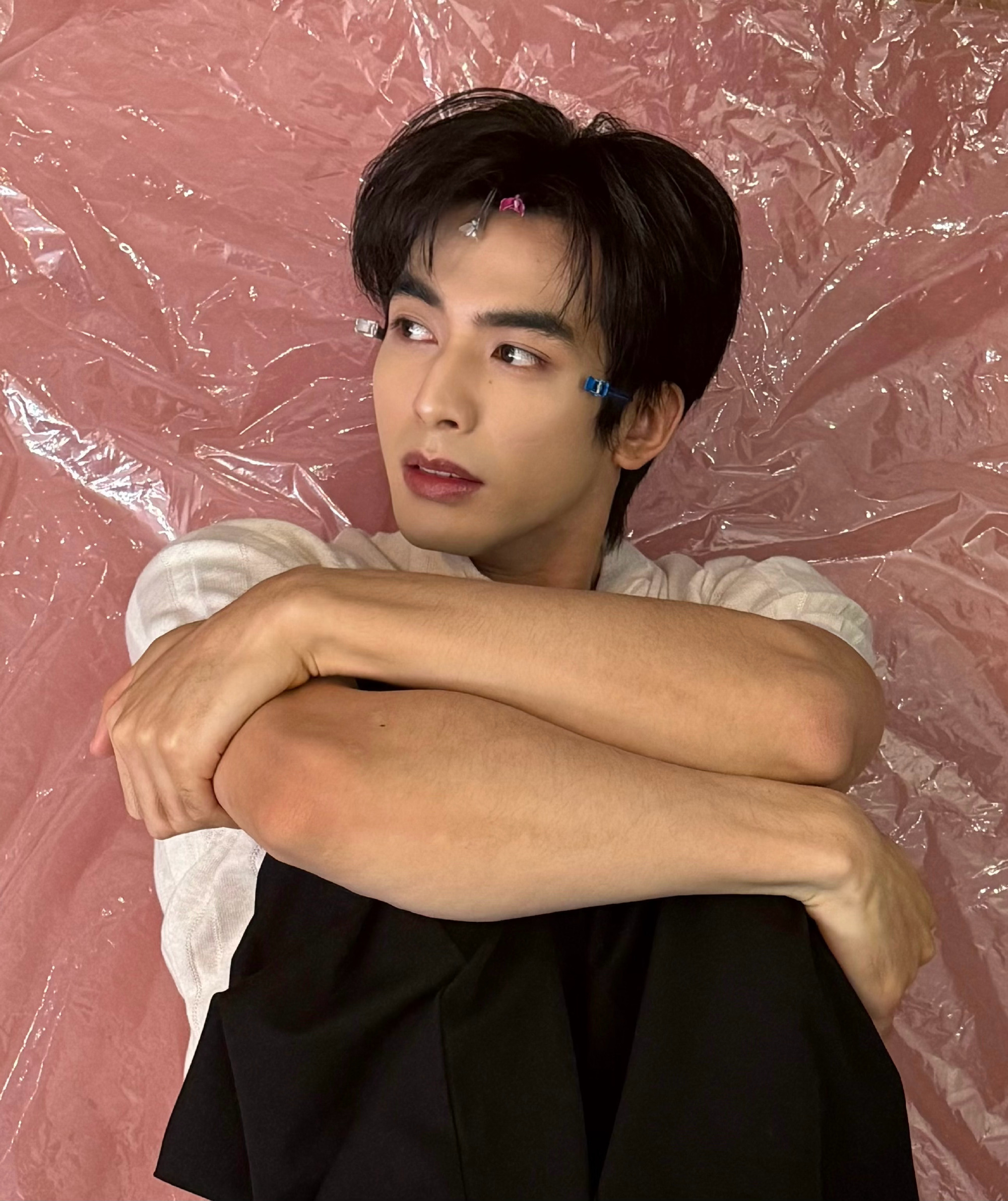 宋威龙春日男友 是我们活力满满的春日男友宋威龙呀超爱这种活人帅哥