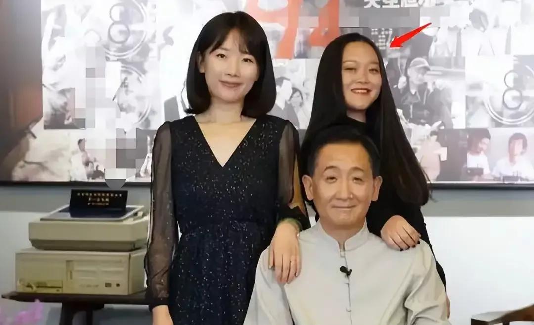 现在的网络真是乌烟瘴气。
看着图片就可以胡编。
很多人说这是徐静蕾的两个孩子。