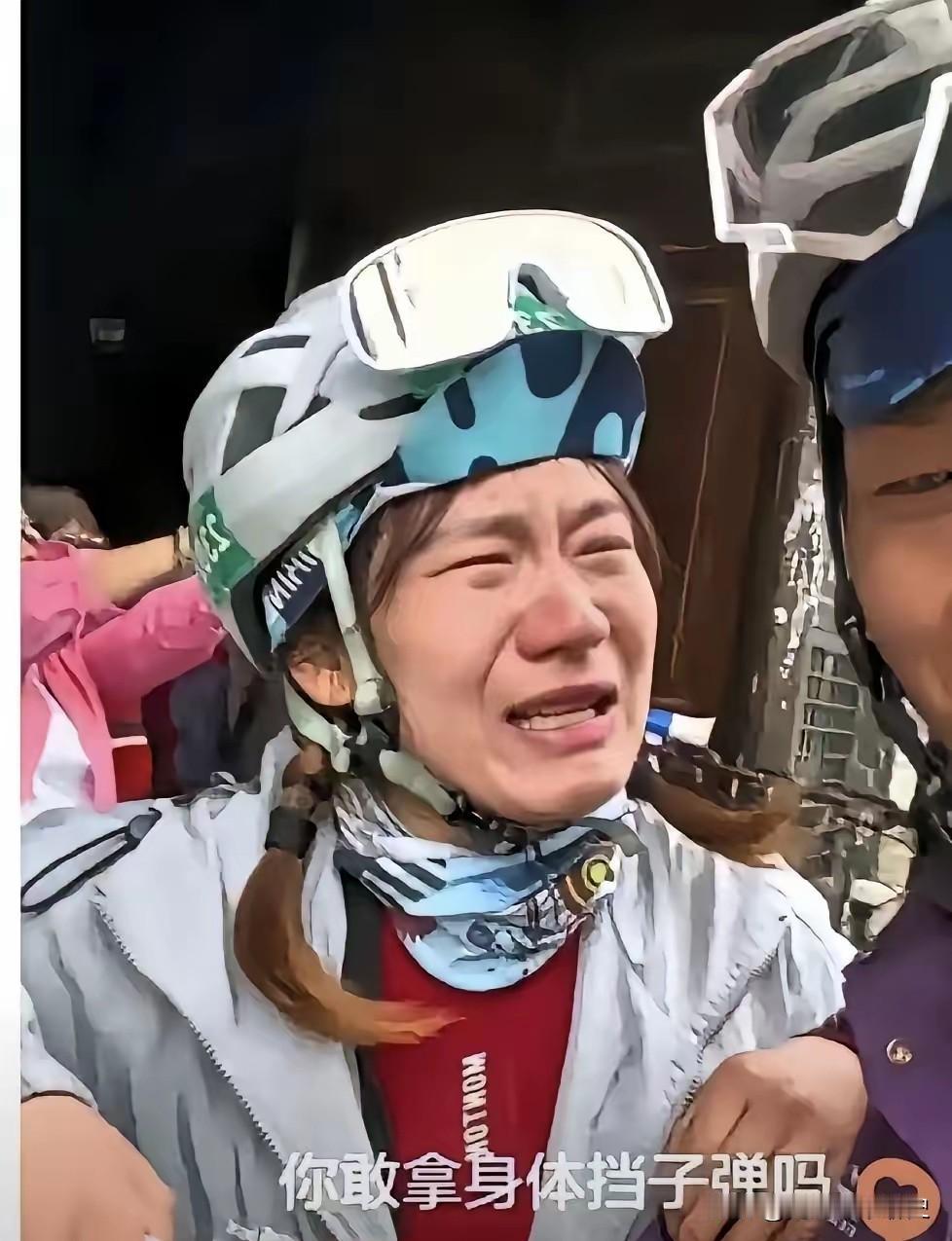 她在泸定桥站了10分钟没哭，离开时突然蹲下去，老公听完原因也哭了

一个28岁的