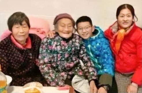 111岁老人还能做家务！长寿秘诀竟如此普通
江苏如皋是有名的世界长寿乡，111岁