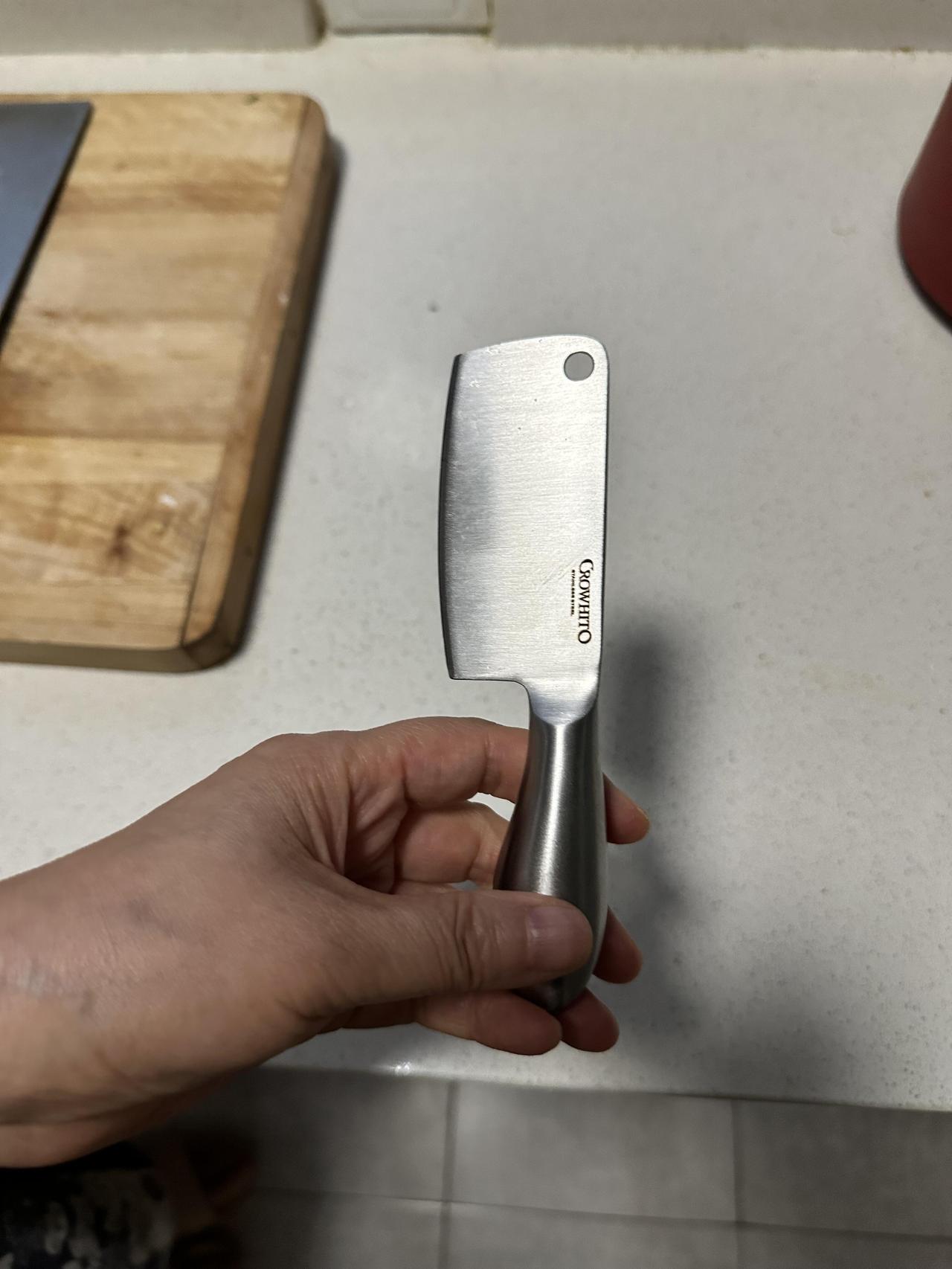 来分享你网购的离谱东西吧
图一、我妈在直播间抢购的一把菜刀
图二、我妈网购的洗菜