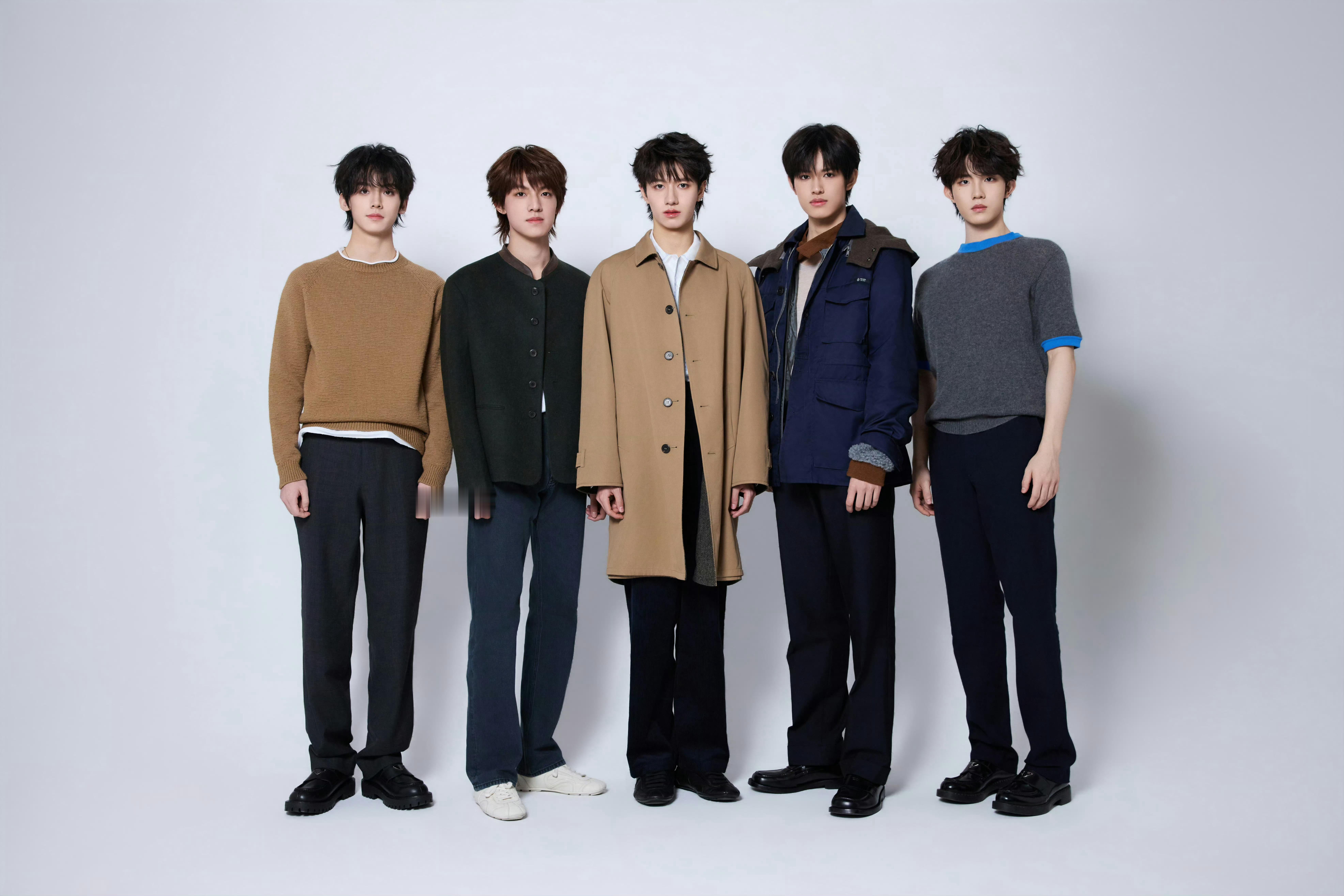 TOP登陆少年✖️Prada 2025假日系列宣传大片朱志鑫 / 张泽禹 / 张