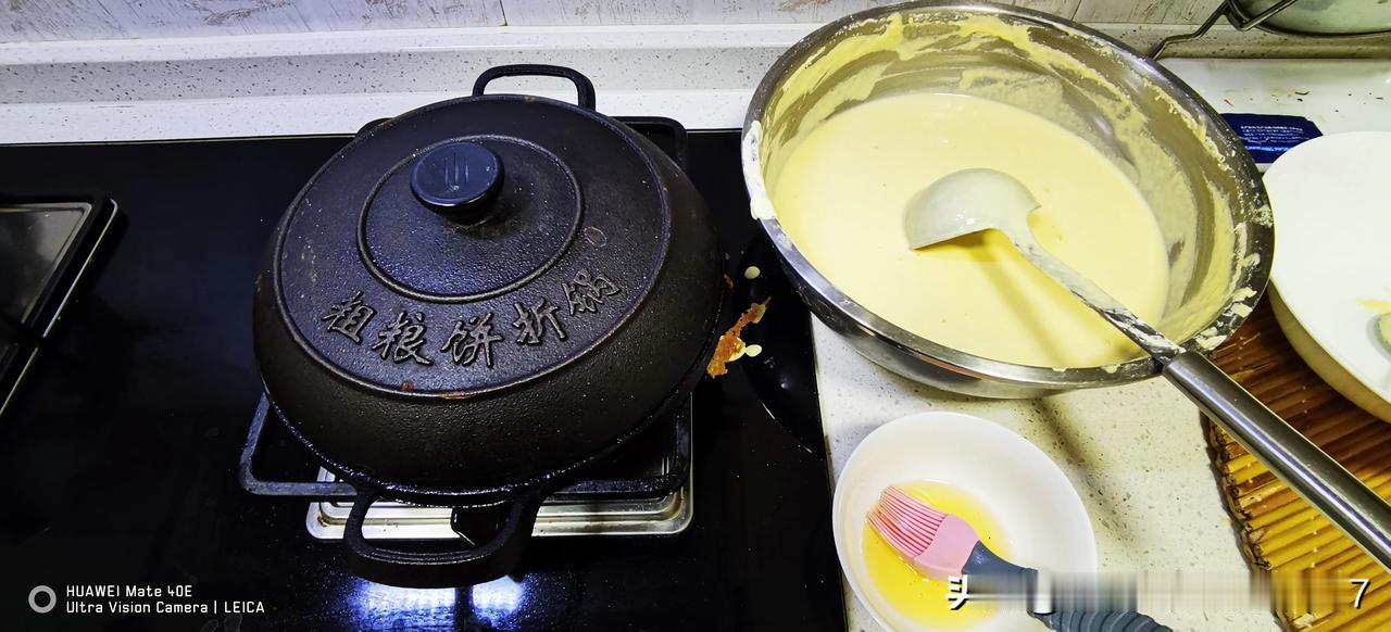 用小米面、大米面、玉米面掺和在一起做的饼折，是我们家乡过年人们才做的美食。