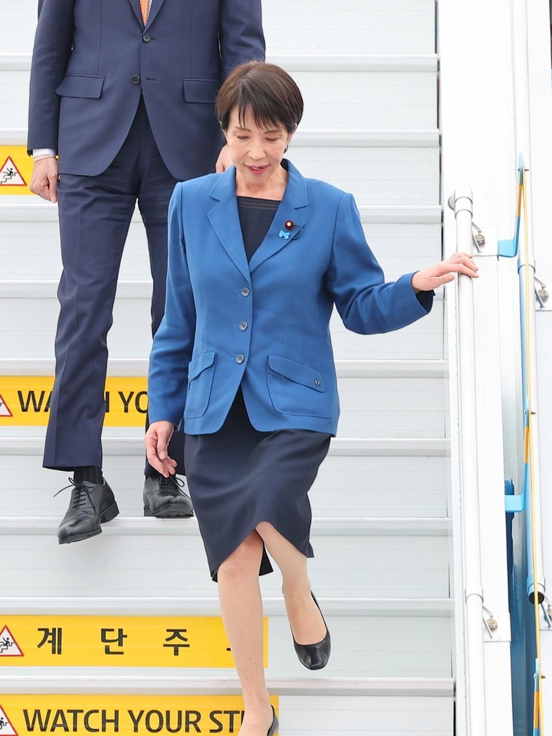 日本首相高市早苗摊上大事！把企业买券的钱冒充个人捐款，干了十几年，被教授实名检举