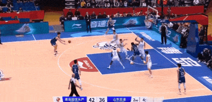 杨瀚森在今年夏天最需要做的，就是把三分练好，他以约基奇为偶像，就得像约基奇一样把