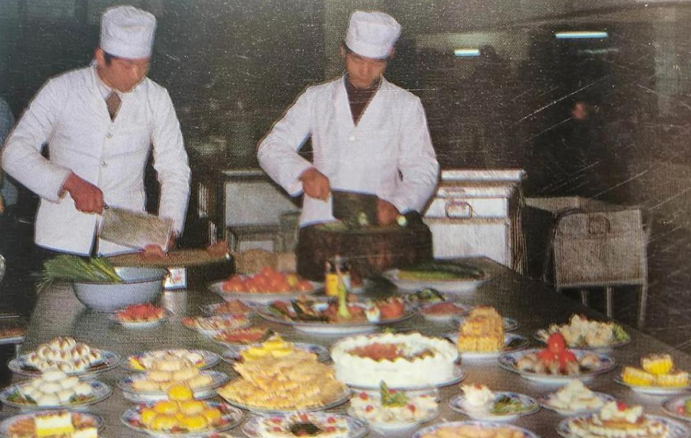 38元，3两酒，半斤猪肉。我难忘青春的岁月。

        这串数字像一把钥