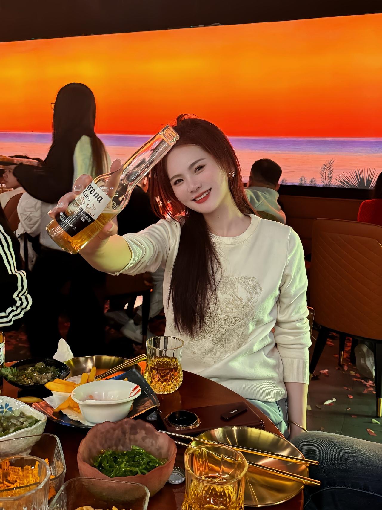 干杯，祝我们明年越来越顺利