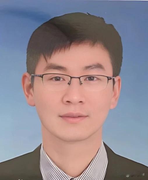 奇葩了，男子实名举报“副镇长半夜叫我妻子去唱歌”，纪委回应：已启动调查！

5月