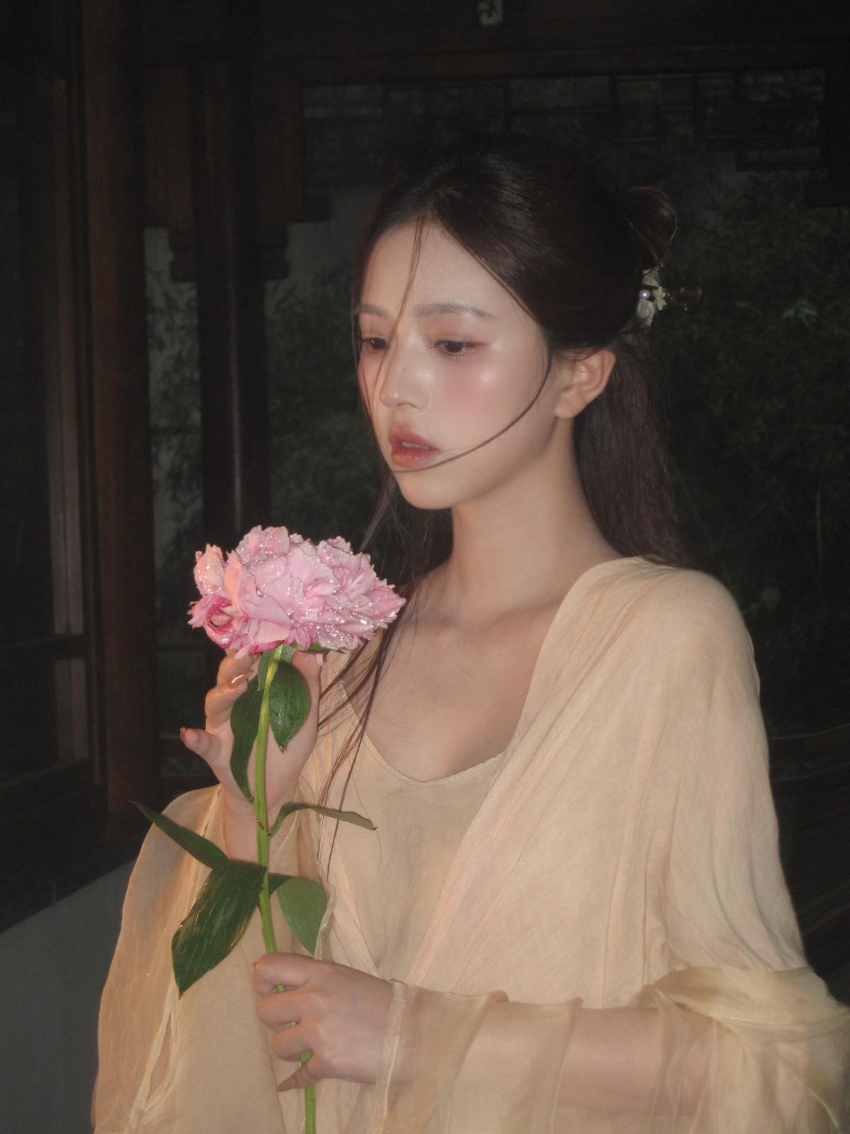 如花 似梦 是我们短暂的相逢。