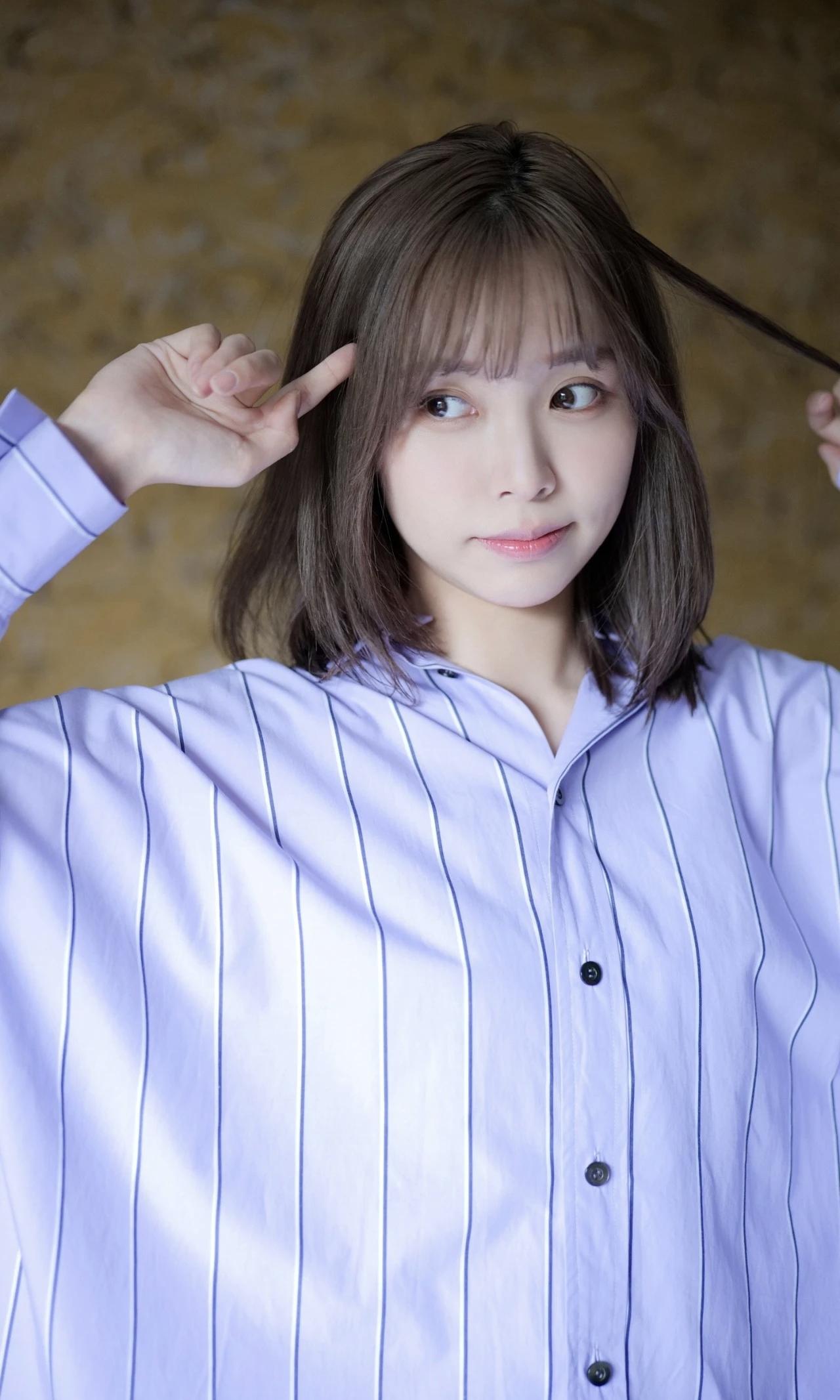 元气少女穿搭指南，清新条纹衬衫，元气满满！穿衬衣的女孩子什么样子的女人才是最美的