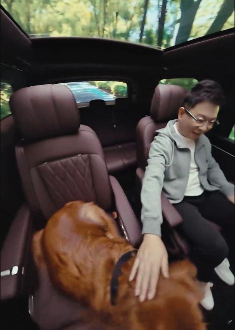 车内转场越来越卷了车内转场卷到车了以前看车内转场只关注穿搭妆容，现在完全不一样了