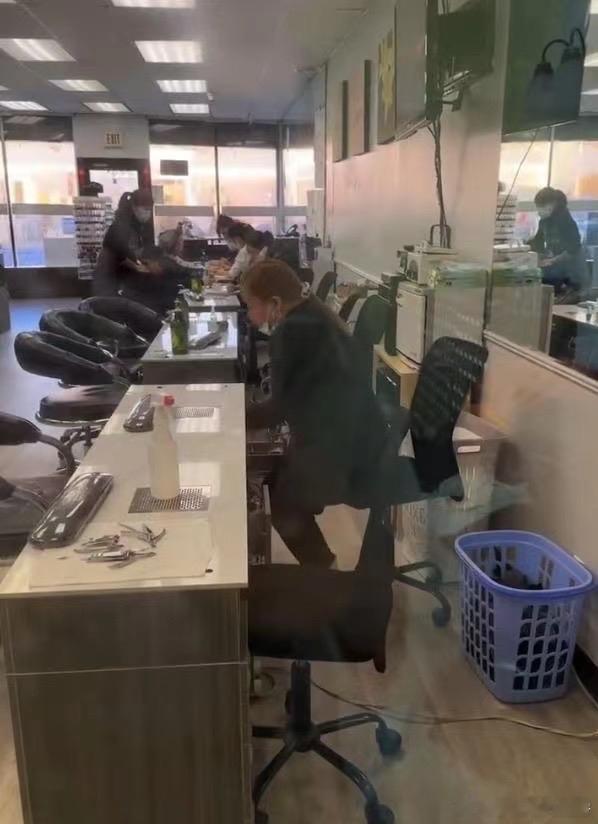 还记得那个凤姐吗？在非主流盛行的年代，她凭着出圈的雷人言论让其迅速走红全国。如今
