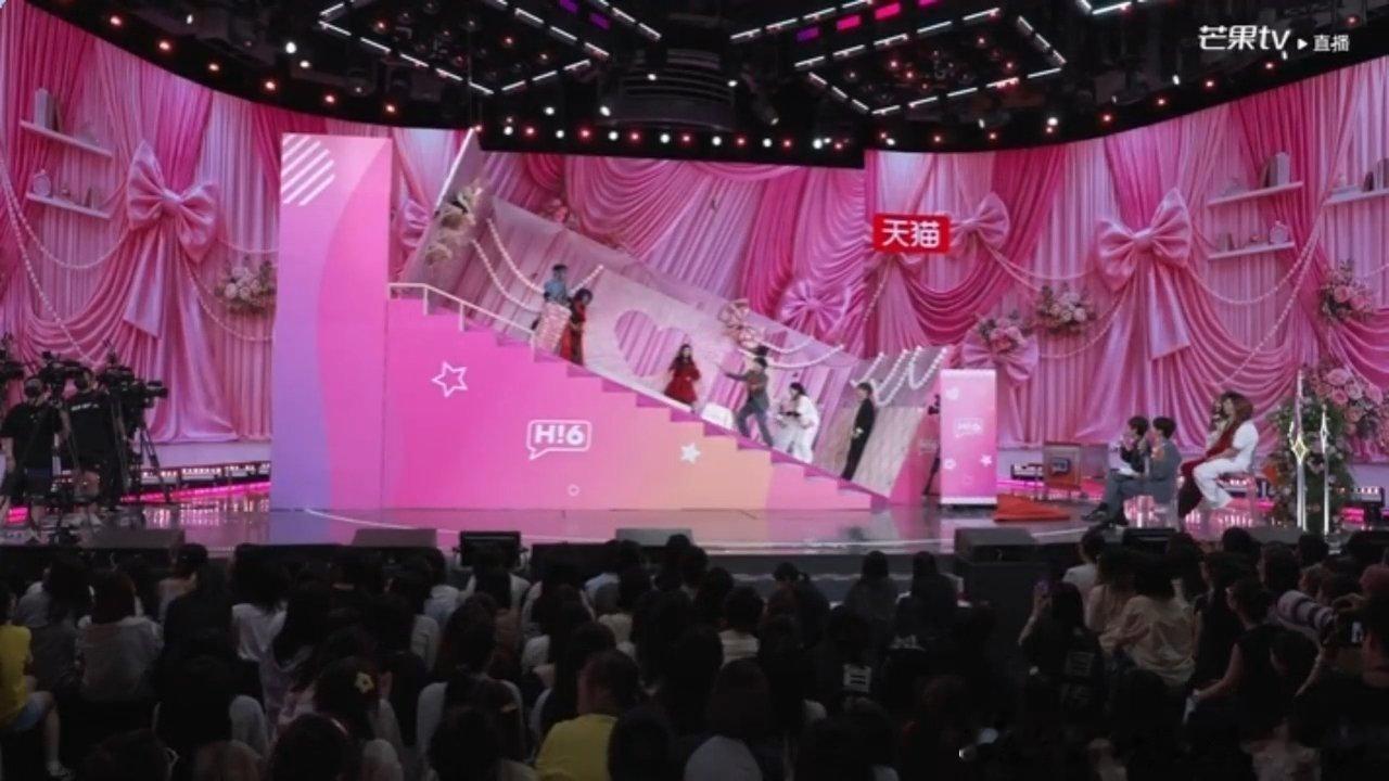 张颜齐野狗一样冲出去肥皂一样滑下来 张颜齐在斜坡上这段操作真的太搞笑了，起跑时像