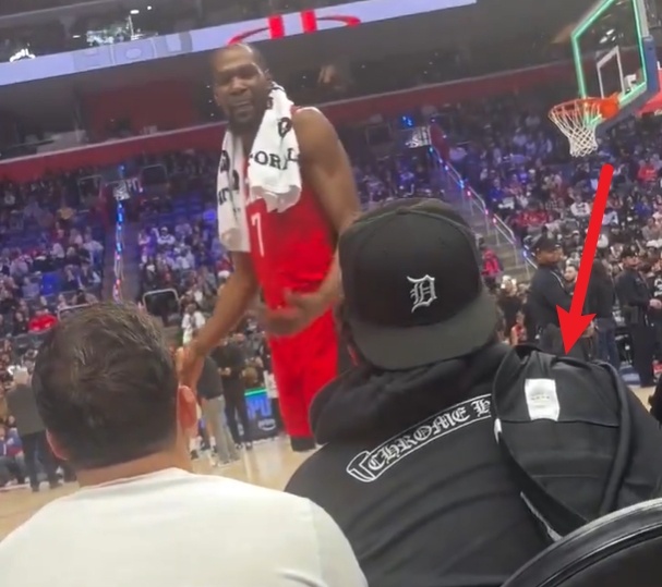 国内的喷子，学学人家，有钱有胆当面喷！ 