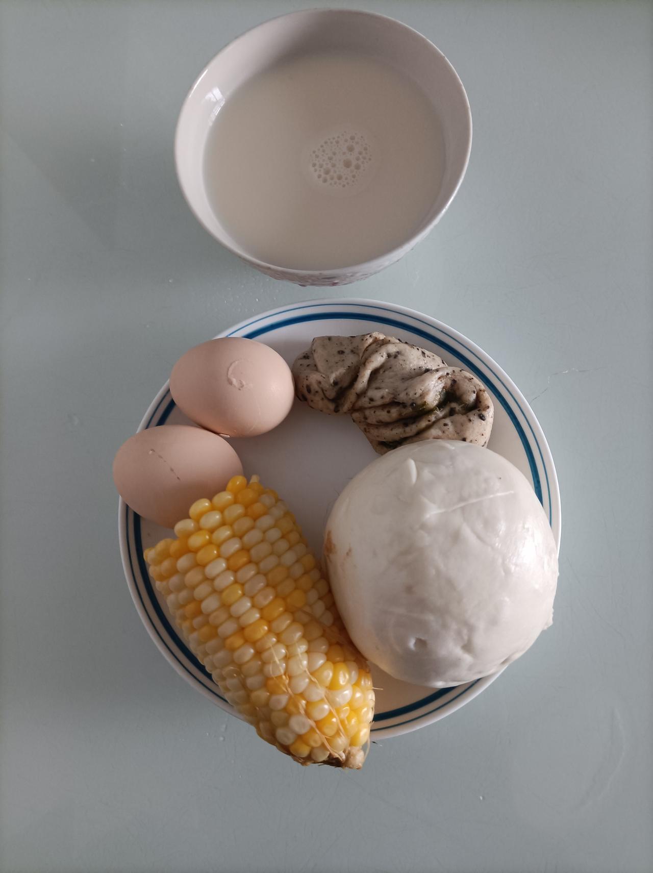 (8)美好的一天从早餐开始，早餐吃饱吃好，人的一天才会精神好。今天的早餐除了老头