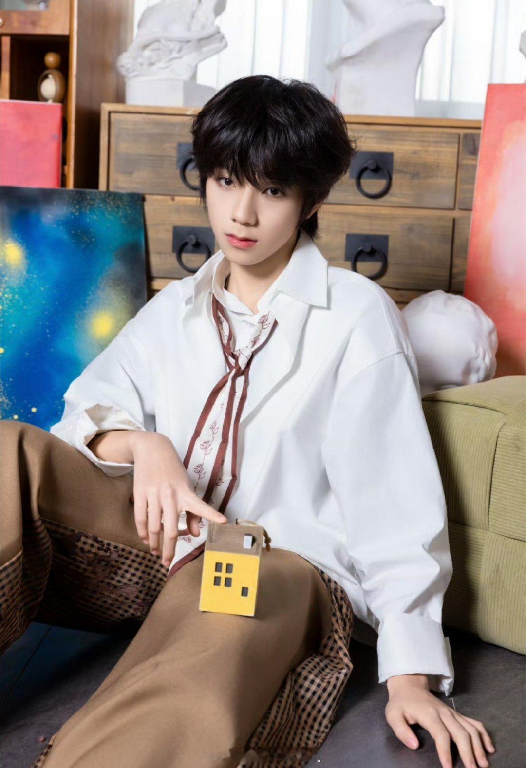 王橹杰角色路透🩵王橹杰付彬言王橹杰付彬言路透太绝了，少年的颜值与角色感双在线，