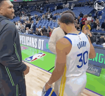 连续2场狂砍40+之后，库里疲态尽现，对阵鹈鹕全场仅拿9分，但开心躺赢！
赛后，