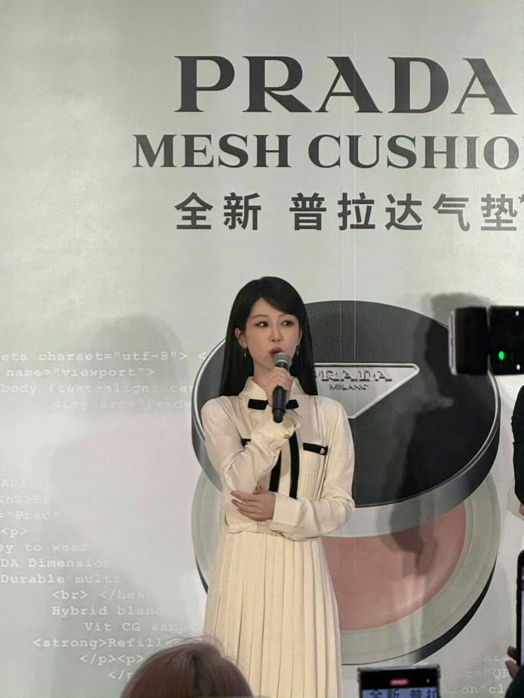 国色芳华播的不错 杨紫线下活动心情也很好 人逢喜事精神爽 
