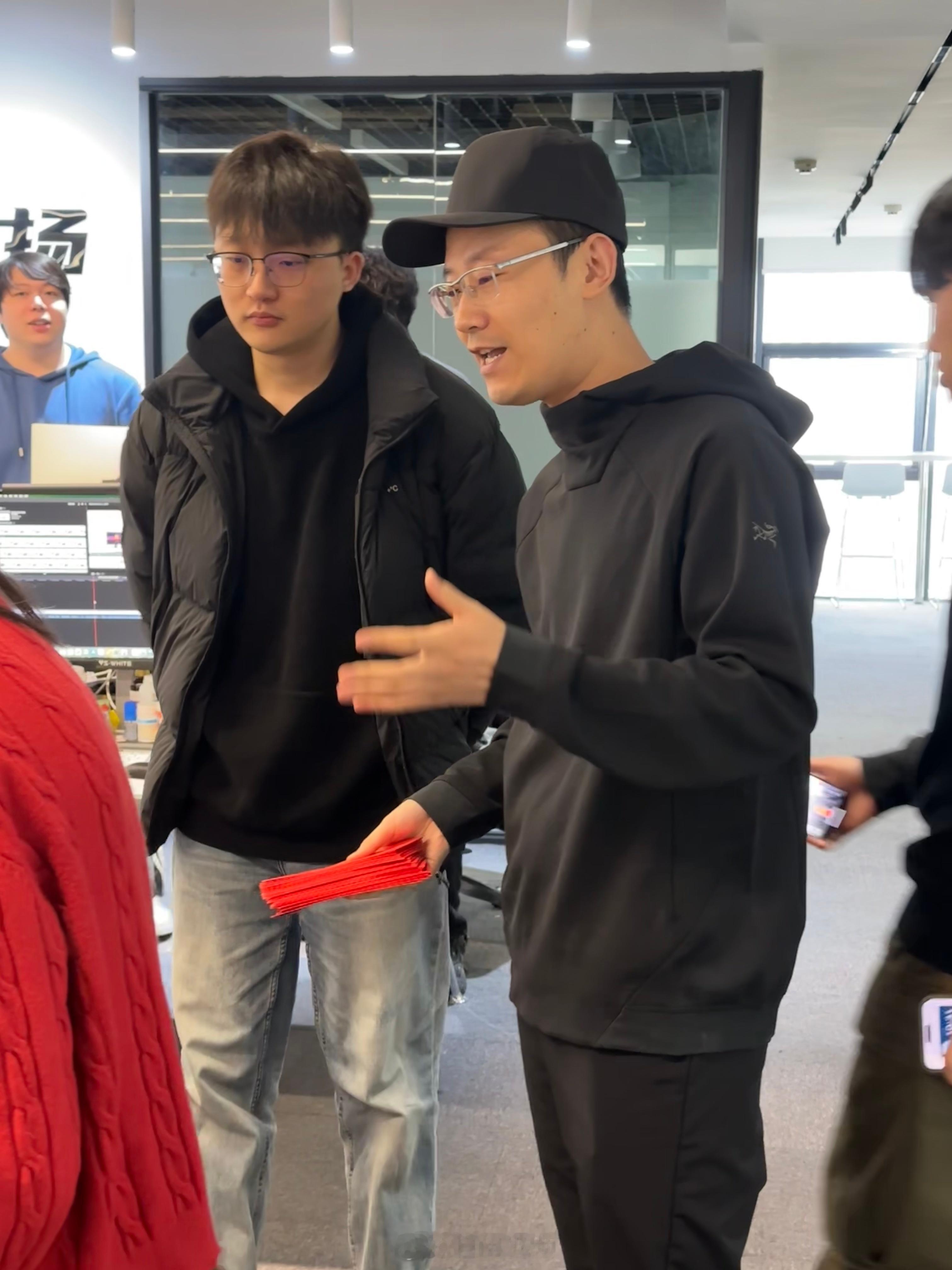 蛇年开工大吉   开工第一天老板发红包啦！[招财进宝][招财进宝] 