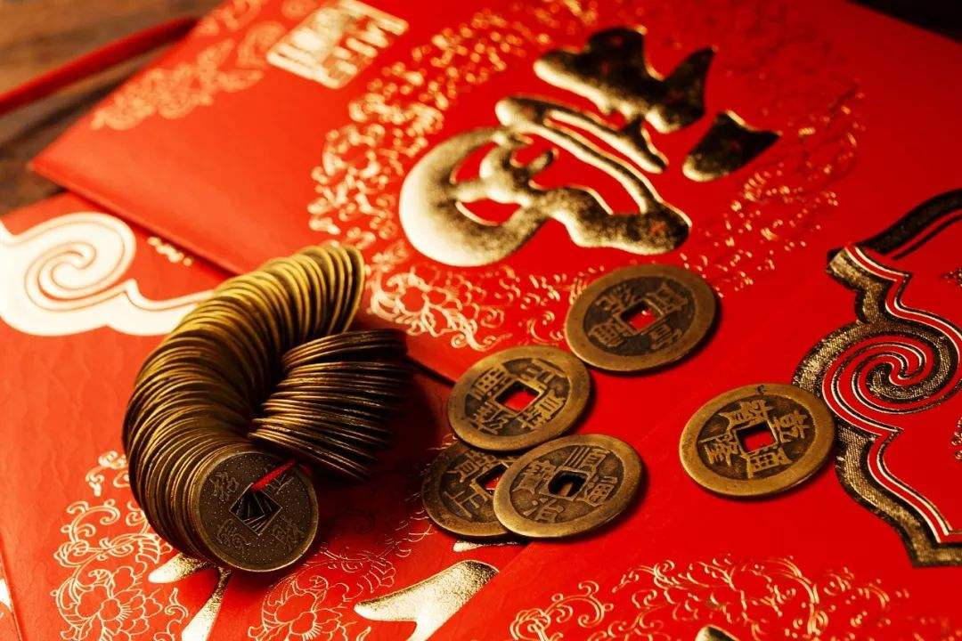 #夫妻离婚欲分割孩子26.5万压岁钱# 小孩一年中最期待的时刻。每到新年，除了美