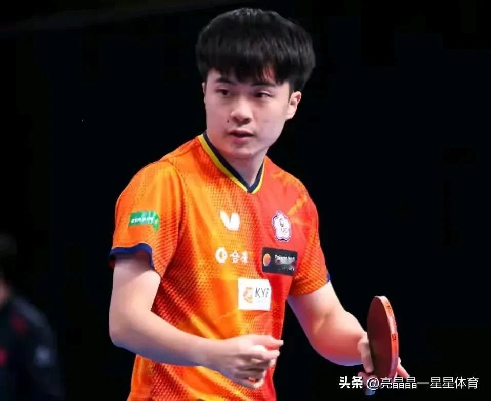 林昀儒晋级男单八强[玫瑰]
WTT香港年终总决赛，首场男单1/8决赛刚刚结束争夺