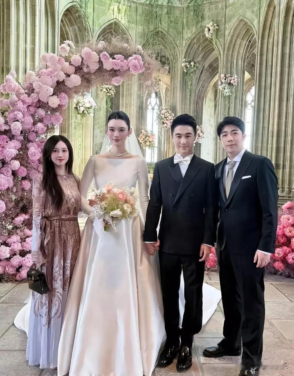 婚礼背后的时尚圈与商业帝国：奚梦瑶何献君大婚见证新一代社交网络

6月2日，超模