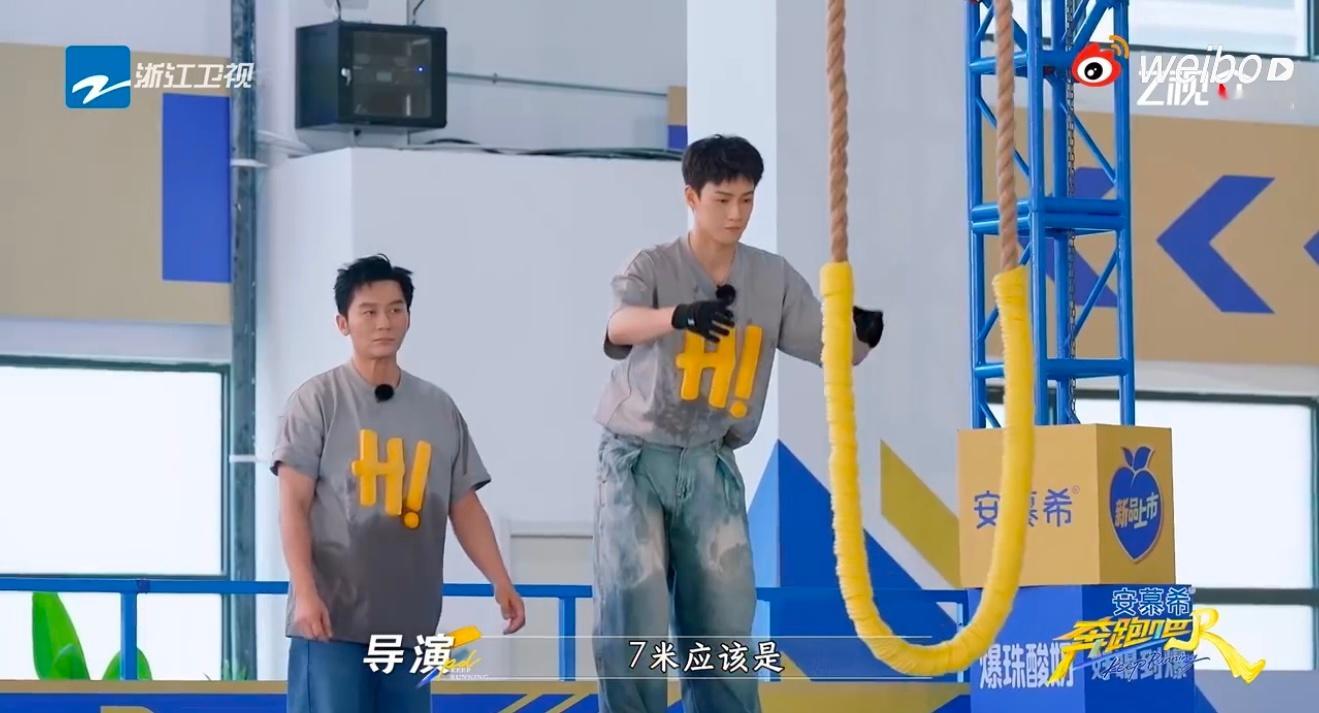 范丞丞说自己扮猪吃老虎奔跑吧 荡秋千这游戏简直就是为了范丞丞准备的！扮猪吃老虎，