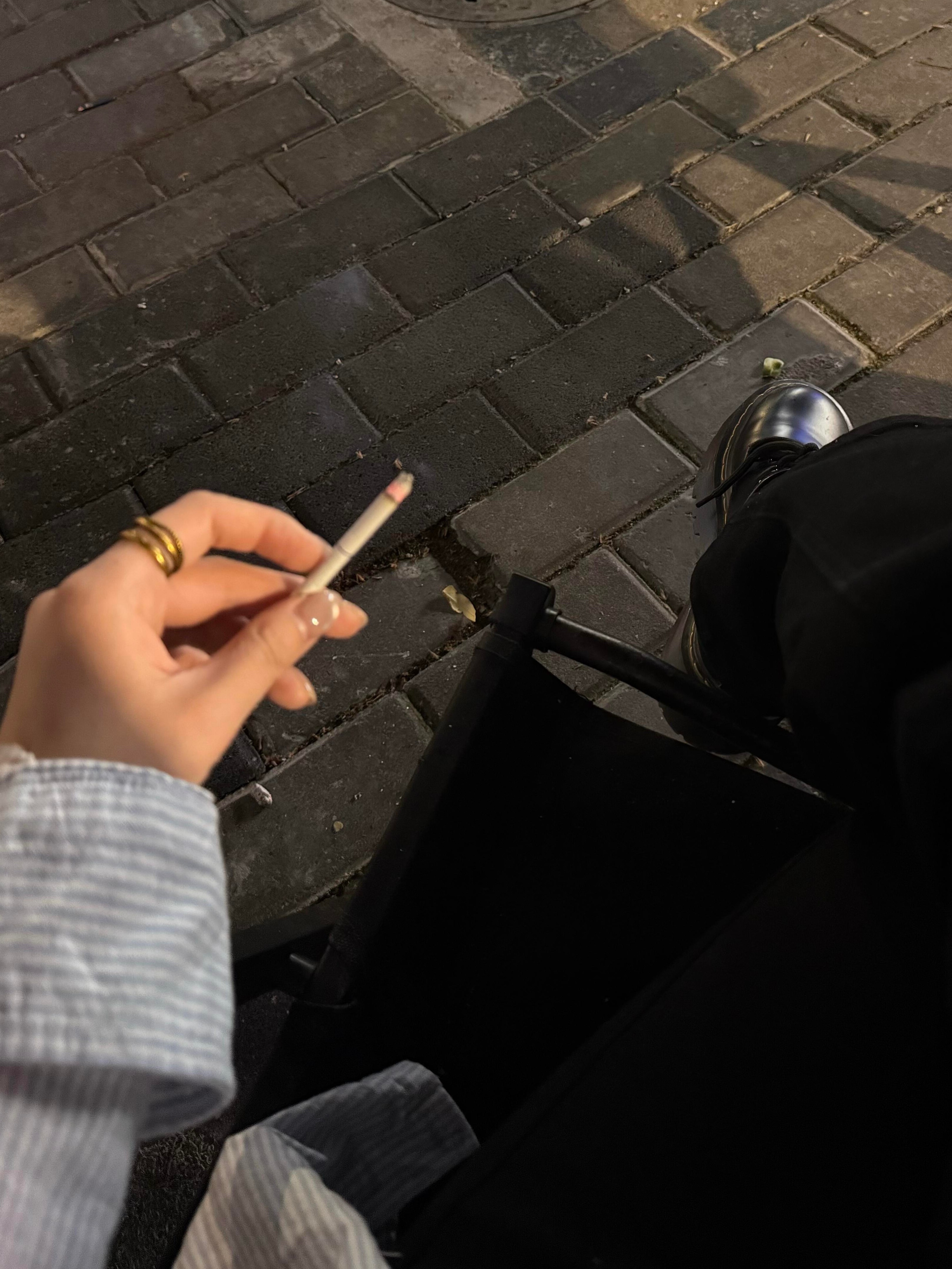 错了就认,输了就服,不花一分钟狡辩,想要就直接说 被拒绝去翻篇,错了就认。 