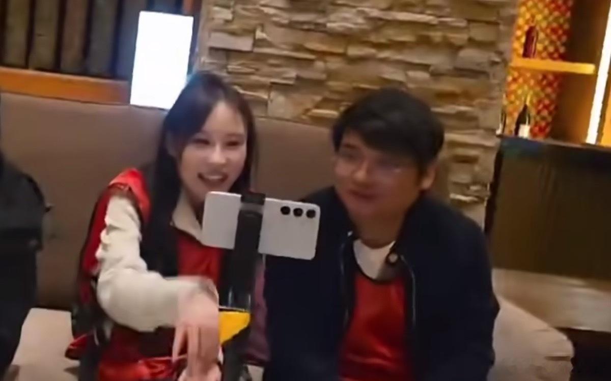 哈哈，昨晚小马妈妈在看小马直播，在线选婿，选择了三号男嘉宾谢彬dota2