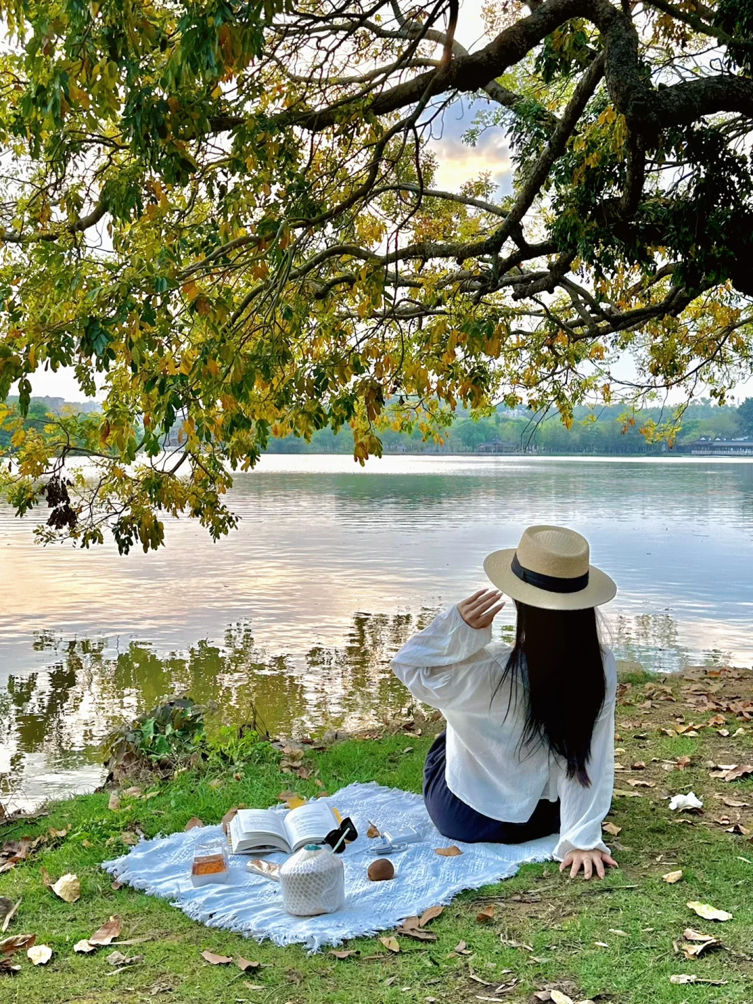 是在惠州西湖边！！这里真的好chill啊… 🏜️✨