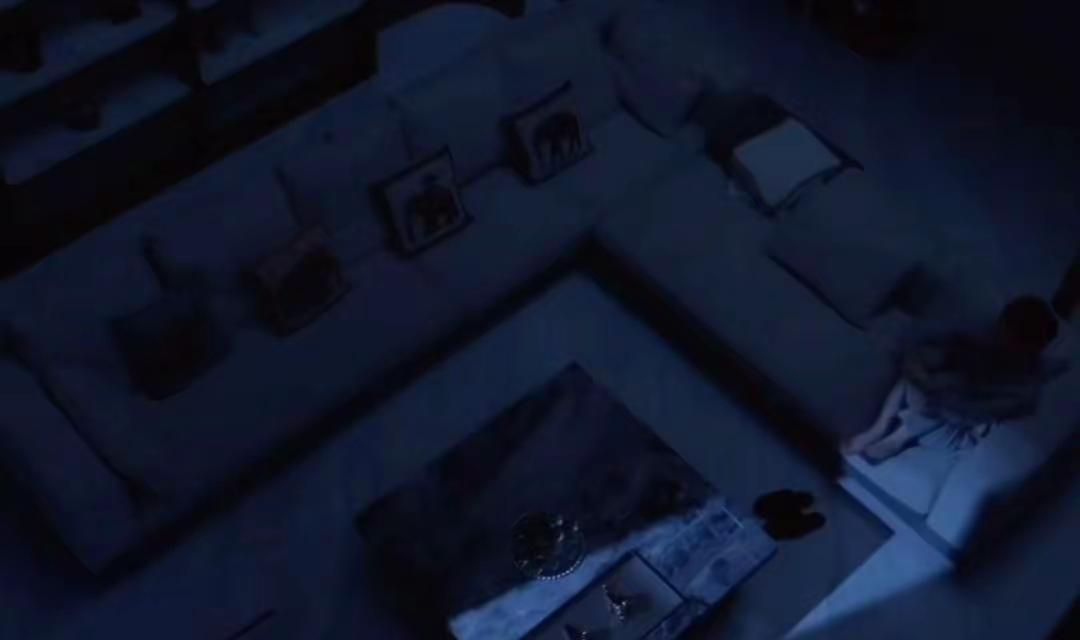 主任游万念俱灰，不是樊霄逼的，而是他自己被欲望碾碎，像条死鱼烂在淤泥里。
他眼睁