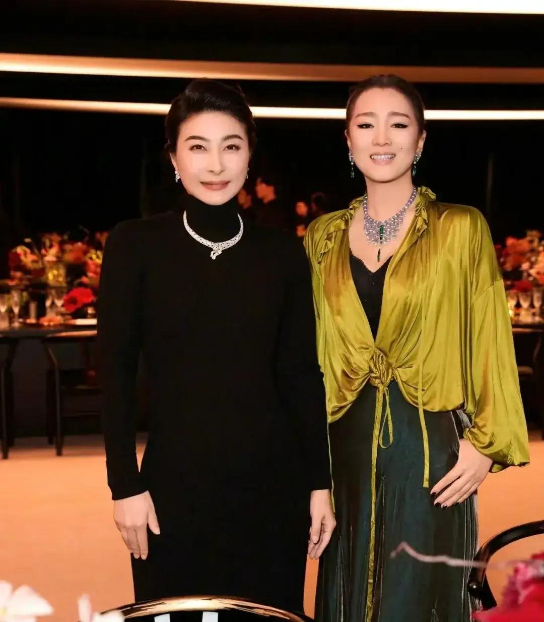 终于理解郭晶晶
为啥喜欢穿运动服
不是礼服不好看，实在是她穿礼服，气场太大了。