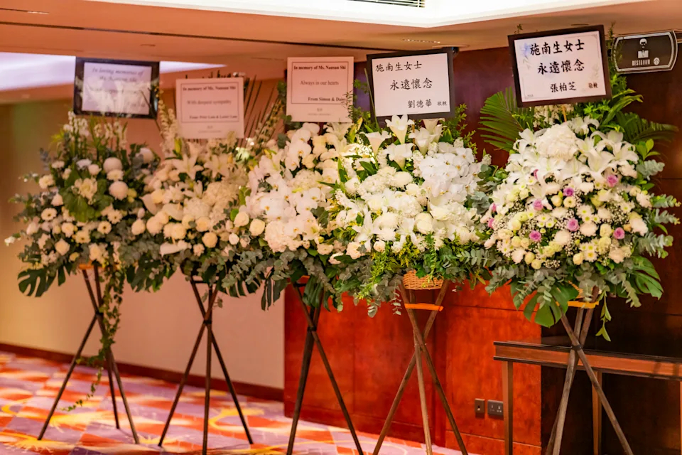 施南生追思会 香港电影人齐聚送别施南生。8月2日，香港君悦酒店举行「南生安歌 E