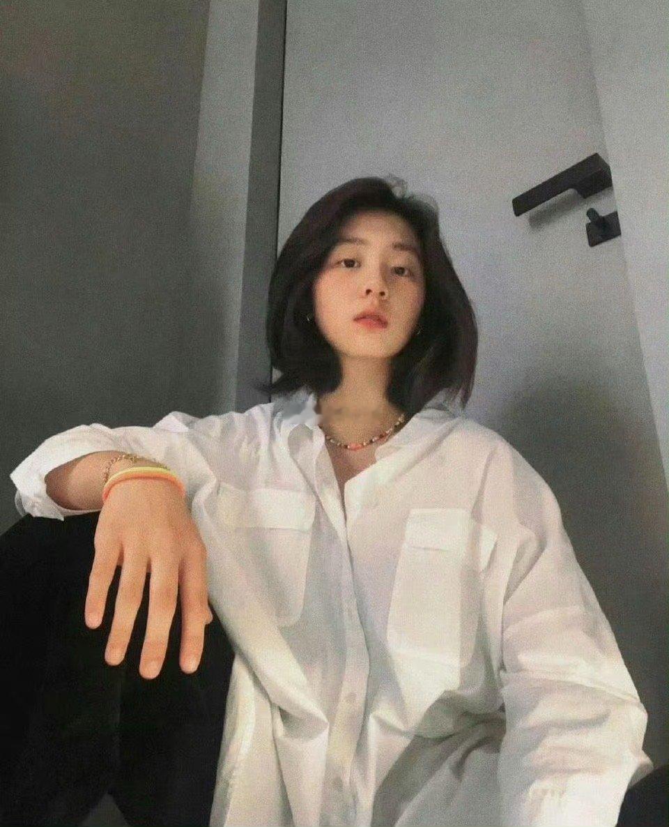 王诗龄和黄多多自拍的照片，英式教育和美式教育的区别具象化了 