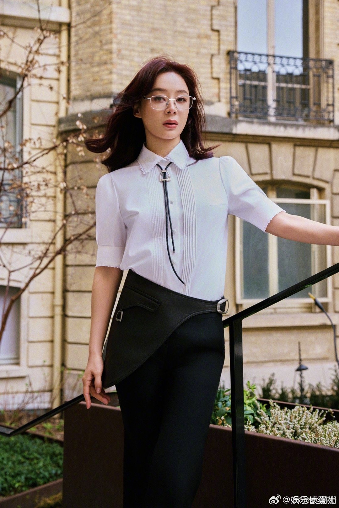 袁姗姗巴黎时装周新造型袁姗姗巴黎时装周新造型🈶，袁姗姗不知道我的领带很曼妙，黑