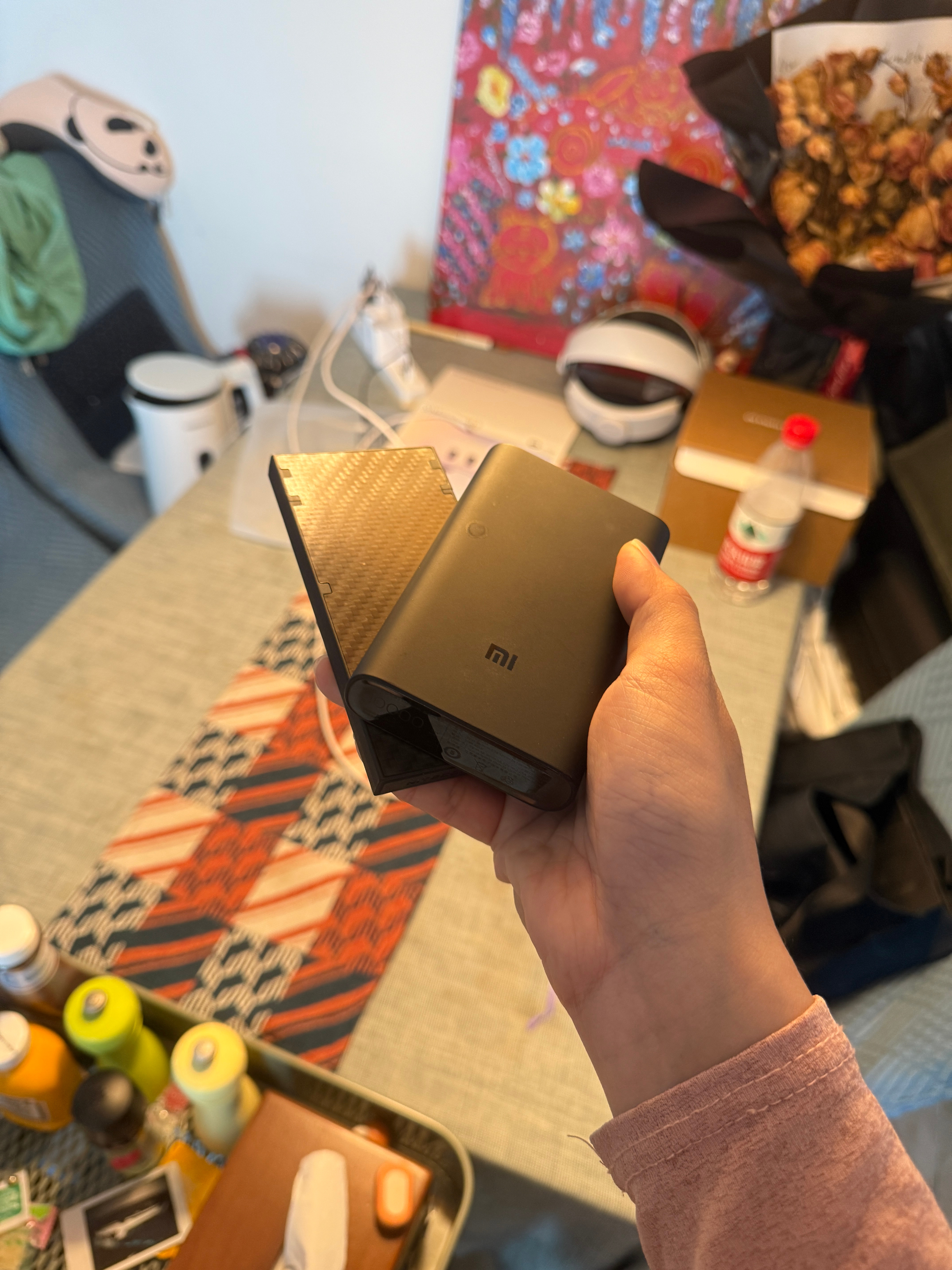 今天要出差我这两个充电宝是不是带不上飞机？我没找到3C标[泪] ​​​