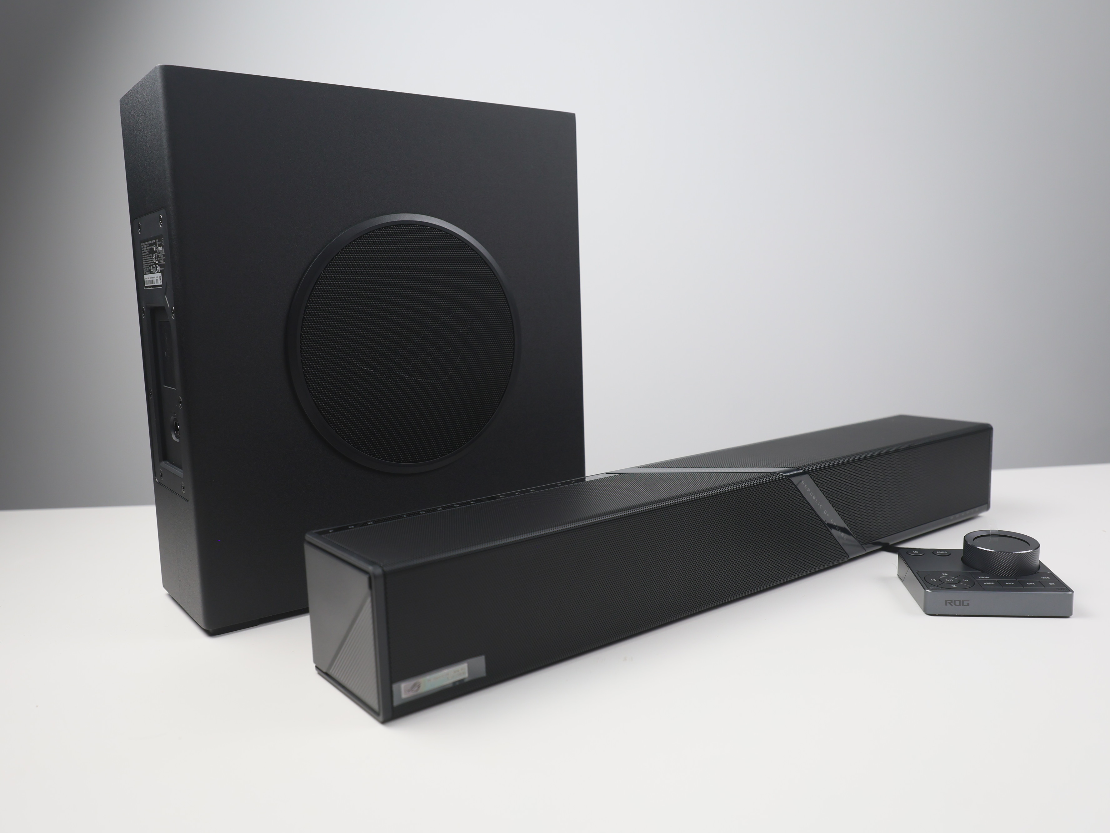ROG 加拉尔 音箱，比想象的大啊，晚上我上电脑试试，做个开箱视频啥的2.1.2