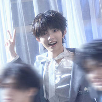 苏新皓浪漫主义抽卡未公开自拍苏新皓未公开自拍苏新皓未公开自拍释出，少年感扑面而来