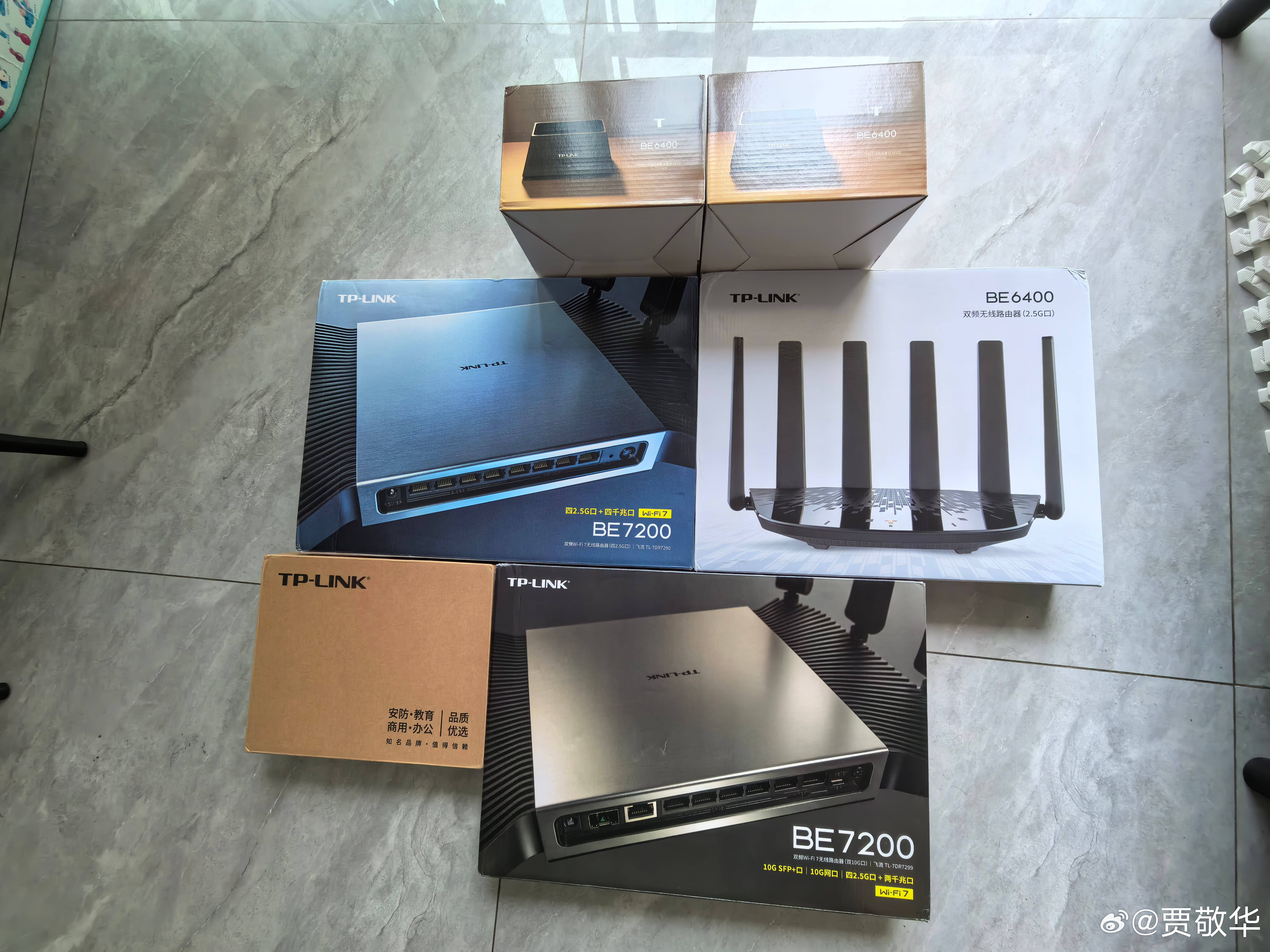 朋友申请了一条2000M宽带，可是网速根本跑不满。换完光猫后，又开始换路由器，这