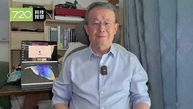 说英语没用的人，把儿子送美国读书了。
 
据网易文章，项立刚还在宣传"学英语无用
