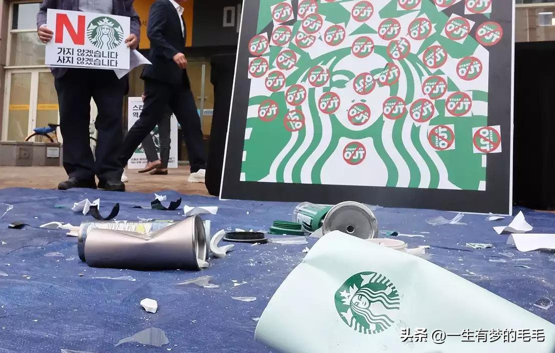 美国咖啡巨头星巴克此次沦为韩国人的头号公敌，一场低质促销活动将其推至风口浪尖。引