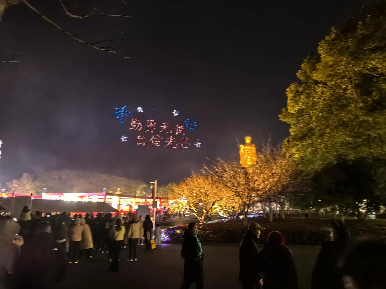 勤勇无畏，自信光芒！
2025蛇年加油！
新的一年身体健康，万事如意，平平安安！