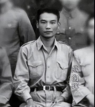 1943年夏天的古都西安异常炎热，国民党第八战区副司令胡宗南突然收到一封信，他不