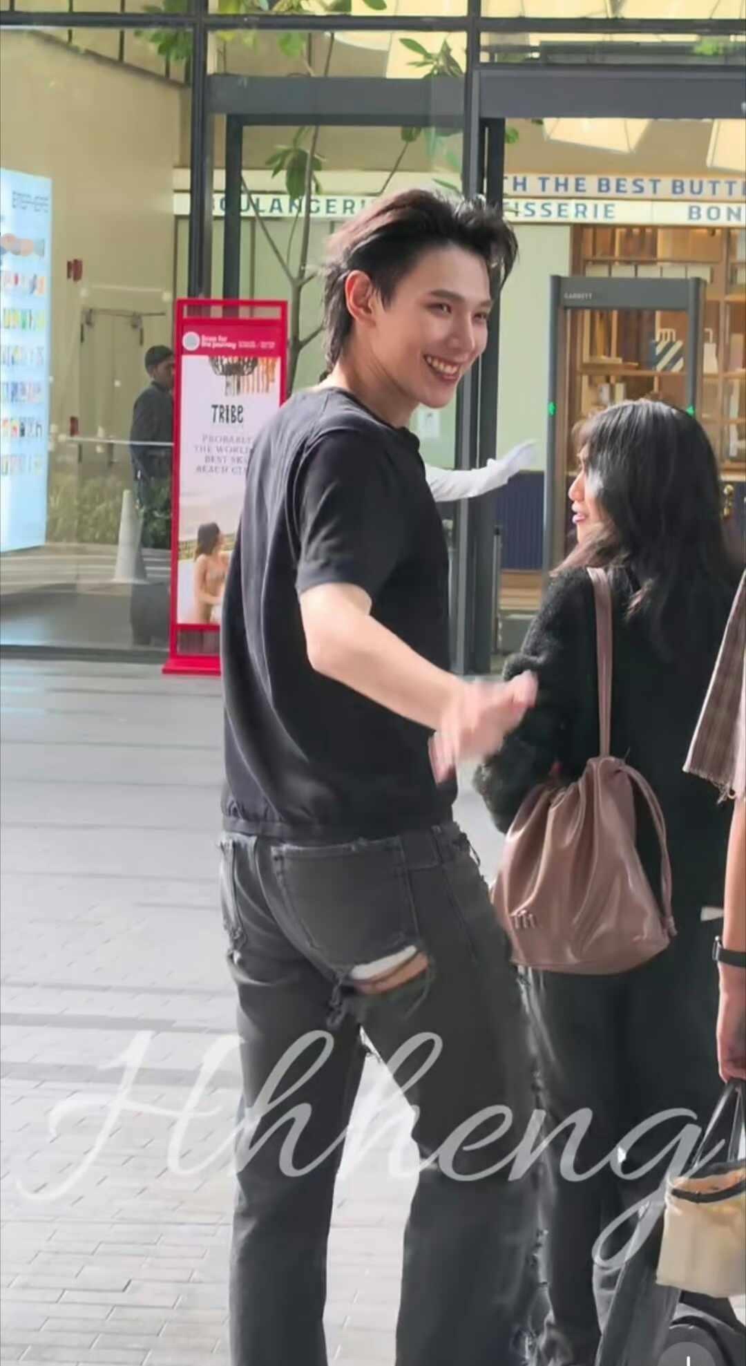 蔡有福里面的白裤衩😅
蔡有福这条裤子能不能扔远点[抓狂][抓狂][抓狂]泰星 
