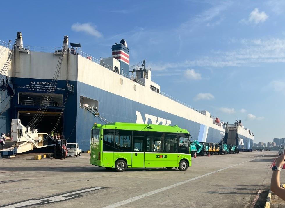 中国自动驾驶巴士MOGOBUS，由蘑菇车联和比亚迪联合打造，刚刚落地新加坡，进入