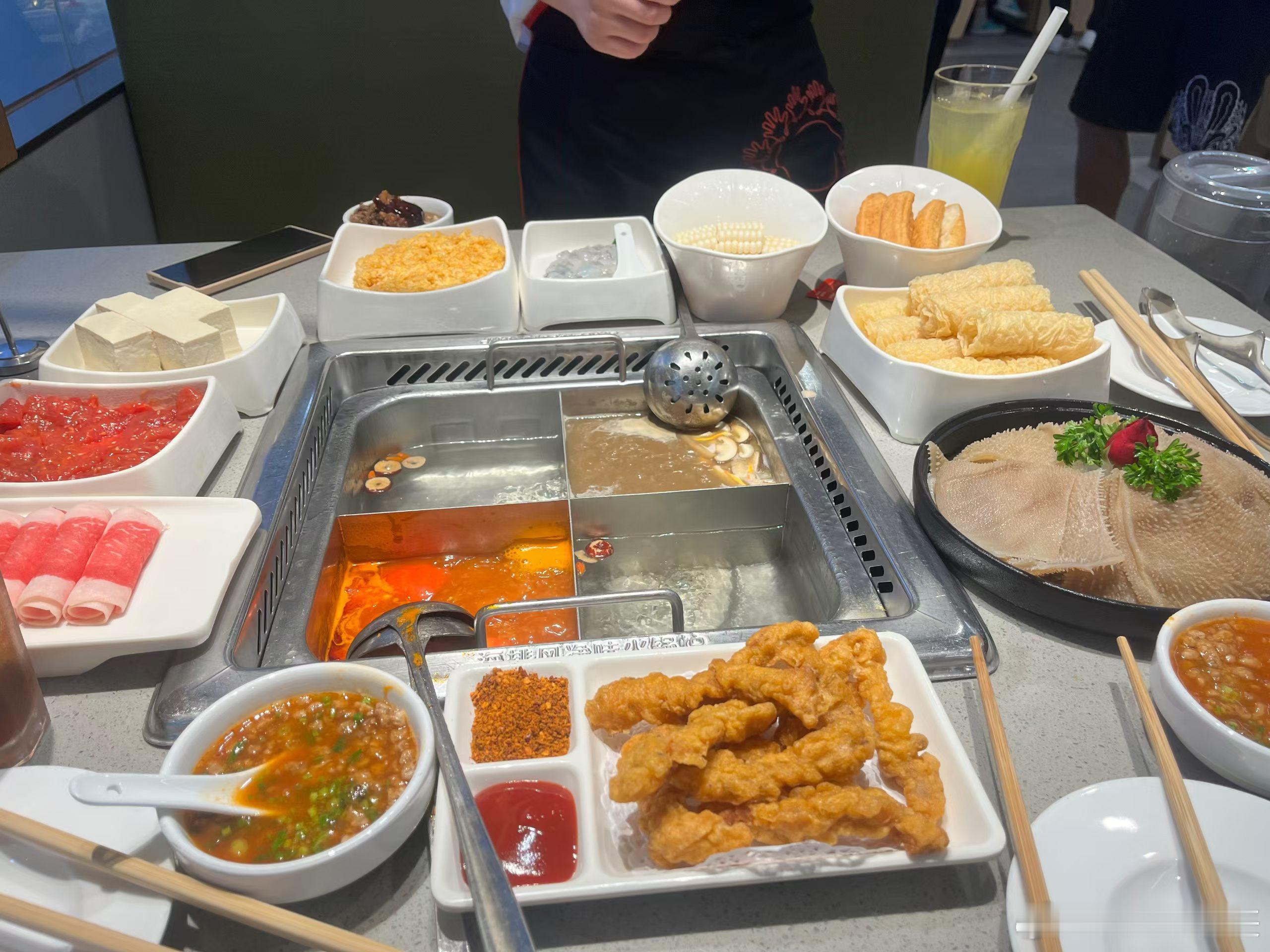 轻断食的第二天，一天一顿饭刷到朋友在吃海底捞，我是真馋呀，我来做个测试，看看一个
