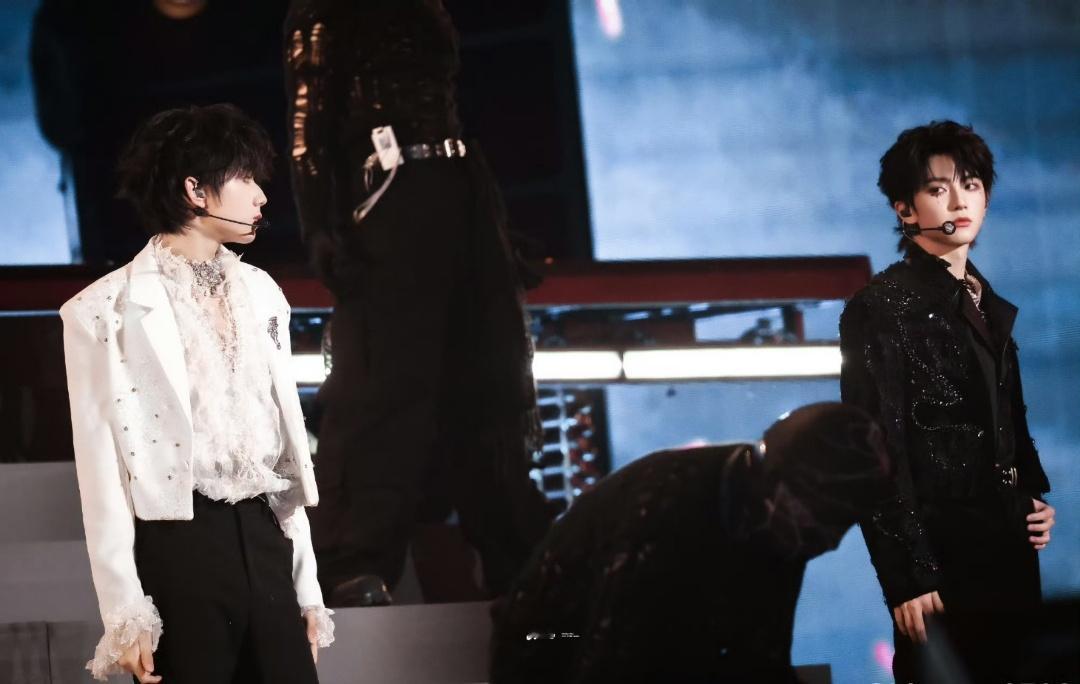 橹穆站姐王橹杰与穆祉丞在音乐会上的双人舞台，想必又让许多人睡不着了。站姐镜头里的