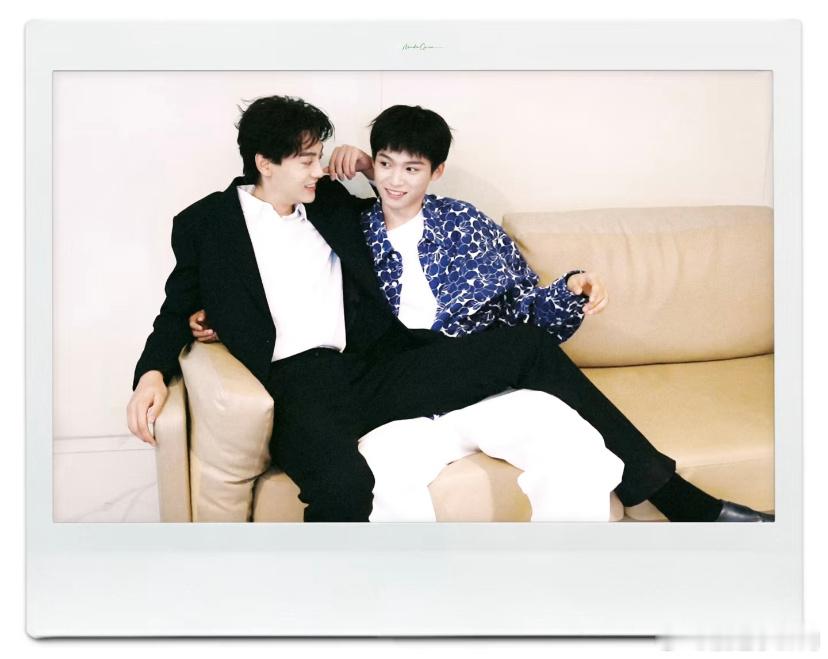 一脸懵点进来 看懂后满意离谁还不知道郑朋有个梦男郑朋梦女