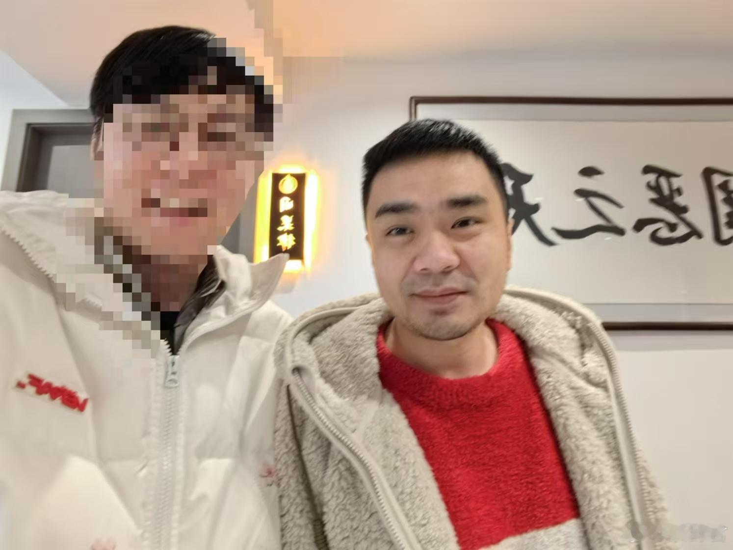 社区传的八王队组起来了应该不真啊，刀友说昨天在长沙偶遇八王，八王说新队没啥进度[